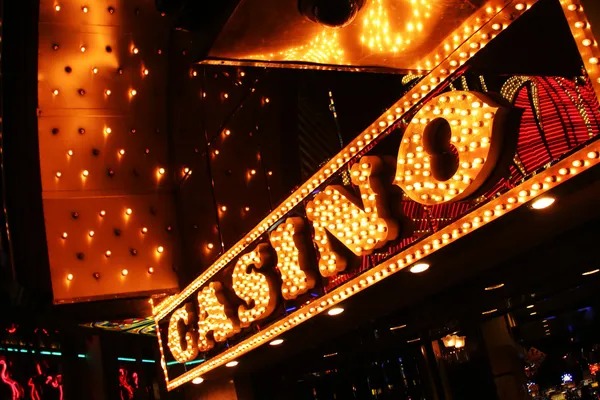 astonbet link mobile live roulette table with chat sidebar and bet controls